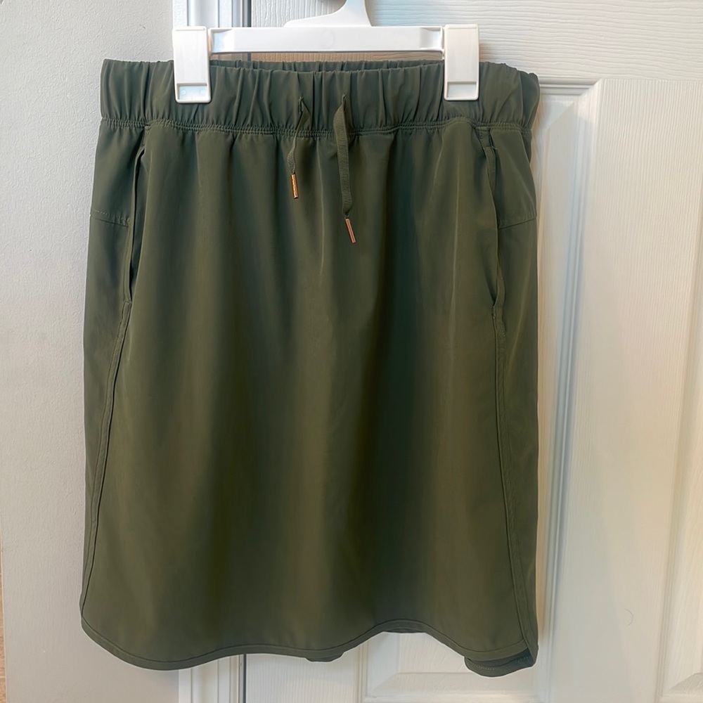 Calia by Carrie Underwood mid-rise skirt Size Lg w drawstring and pockets.